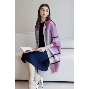 [요이츠]그래픽 체크 플리츠 롱 자켓_YJ04WNPCT04_PU1