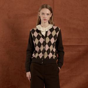 [BCBG] 폴 클래식 아가일 가디건 B5F8K212