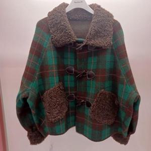 Latium HC06 짧고 팔뚝 품 편한 떡볶이단추 양털 체크 두꺼운기모 카라 쟈켓 T2543jk02