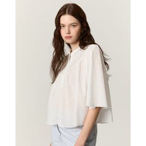 아떼 바네사브루노 25SS 스테디셀러 화이트 펀칭배색 면 반팔블라우스 WVBL5B241WT