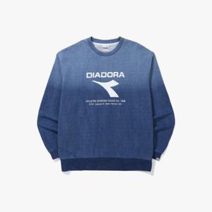 디아도라긴팔티 AQS D5121LFS17DNM 데님 워싱 맨투맨 DENIM