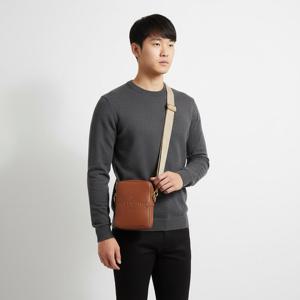 발렌티노 남성 로고 브라운 크로스백 XY2B0943 QPT HG5