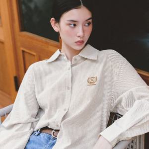 [마리끌레르][정가99,000]코튼 로고 자수 스트라이프 셔츠(MAECSH03MBR)