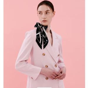 [닥스핸드백] 블랙 체인 프린트 방도 스카프DCSC6E256BK