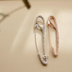 바이데이지 01Bh0204 옷핀모양 큐빅브로치