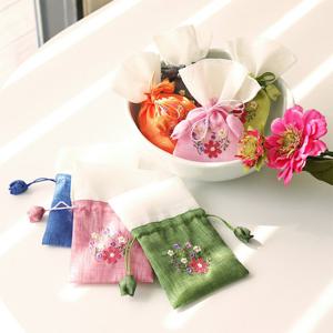 [박씨상방] 모시 들꽃자수 미니 복주머니