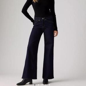 리바이스 여성 318  쉐이핑 와이드 레그진 001Q7-0004