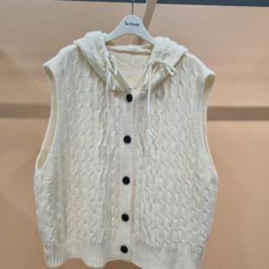 라티움 HC34 품편한 세로꽈배기 앞오픈형 짧은 후드 니트조끼 T2543VT04