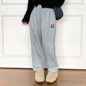 [올리비에스클로젯] 뉴욕 자수 밴딩 조거팬츠_O2601PT003A