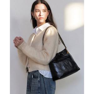 [H20크링클] H패치 블랙 레더 퀼팅 실버 체인 호보 숄더백 M HIBA6E551BK