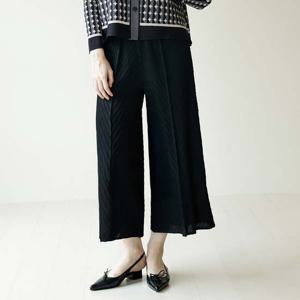 [요이츠] 브이 플리츠 디테일 밴딩 와이드 팬츠 블랙_YJ08WNPSL01