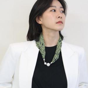 [이경희]  여름 반다나 쁘띠 스카프 펄애니멀 코디 큐빅 팔