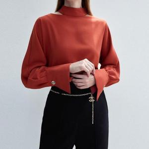 긴팔 트임 홀터넥 반 폴라 하이넥 실크 블라우스 코디