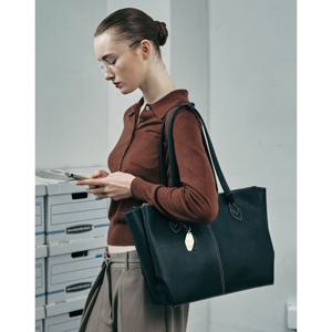 [질스튜어트][워크백] 블랙 키장식 소가죽 숄더백 L (16인치노트북수납) JABA5F800BK