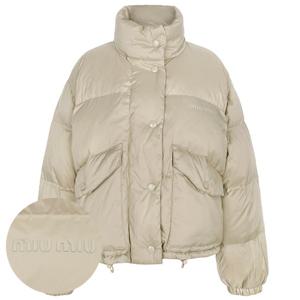 미우미우 25FW 샌드베이지 퐁제 하이넥 구스 다운 자켓 ML1111 158A F0036