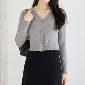 [모리스커밍홈] 쓰리버튼 브이넥 크롭 가디건_M2509CD605C