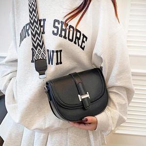 [잇백잇슈] 반달플랩토트백 미니백 캐주얼 베이직