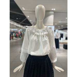 [씨씨콜렉트] C253MSC010 밴딩 러플 넥 블라우스