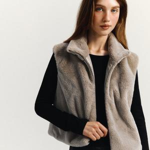 [마리끌레르][정가79,000]소프트 퍼 하이넥 집업 베스트(MAFDVT03NGY)