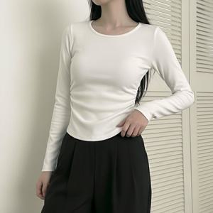 [올리비에스클로젯] 여리핏 셔링 라운드 긴팔 티셔츠_O2601TS004A