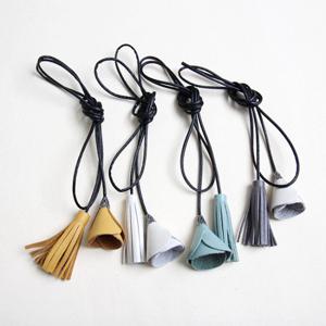 [엔비로라]가죽 목걸이 - 가죽꽃과 타슬 NBP6024