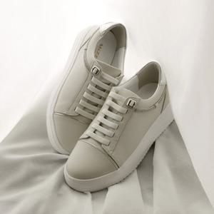 [시크릿특가 I 엘칸토][정상가 179,000원] 여성 소가죽 글리터 키높이 스니커즈 5cm LCWS39M339