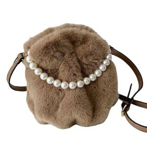 여성 겨울 크로스백 털가방 페이크퍼 진주 토트백 (WFG3NT7)