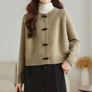 [유니제이] 배람 토글 단추 라운드 가디건