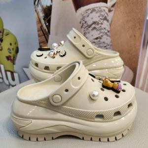 크록스 HC03 메가 크러쉬 클로그 여성 키높이 샌들 슬리퍼 본 베이지 플랫