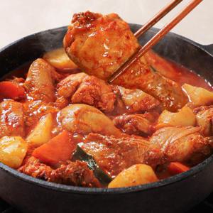 [미식예찬] 솥뚜껑 닭한마리 얼큰닭볶음탕 1kg x 2팩(국내산원육)