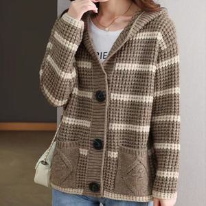 [블랙퀸] 빅버튼 니트 후드 가디건 blk003872