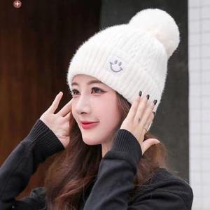 [라일리] Rly 여성 방울 비니 캡 스마일 털모자 겨울벙거지