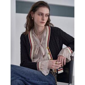 [르니앤맥코이]배색 포인트 세미 크롭 니트 가디건 ML11CD310FJY