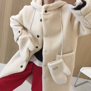 아이미마인 / 벙어리장갑 세트 양털 덤블 루즈핏 하이넥 후드 겨울 롱 무스탕코트 (2color)