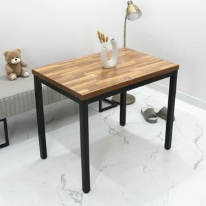 심플한 작은 4인용 식탁 테이블 800 x 600 작은 매장 카페 전문점 탁자