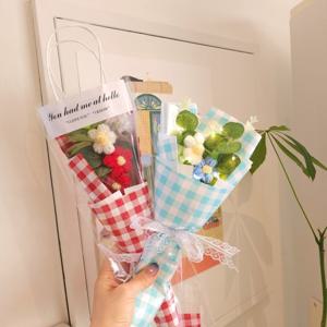 한송이 뜨개 꽃다발 완제품 2color 초등학교 유치원 졸업식 학예회 발표회 재롱잔치