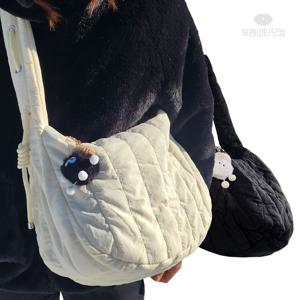 스트링 엠보싱 주름 에코백 누빔 숄더백