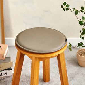 견고해진 밀착형 페이크레더 방석 브라운 D35