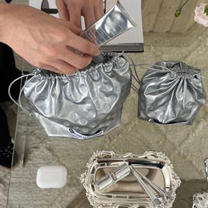 Bok Jumoni (Silver) 체인 숄더 백