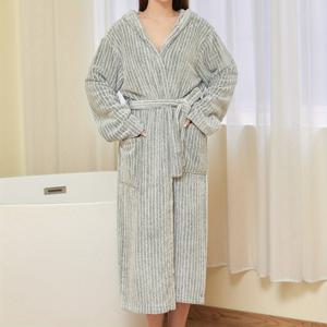 TEMU 1pc 여성용 코랄 플리스 로브 후드 - 부드러운 폴리에스터 블렌드, 별무늬 패턴, 욕실, 침실, 수영장용 긴 소매 목욕 로브 - 손세탁만, 목욕 로브, 세탁용 천|수건|샤워가운