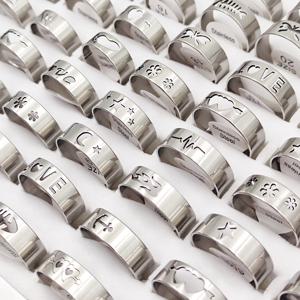 TEMU 실버 톤의 스테인리스 스틸 소재 여성용 트렌디한 스택링 20개 대량 팩입니다. 사이즈는 17mm에서 21mm까지 다양하며, 사랑, 나비, 동물 디자인의 혼합이 특징입니다. 파티 선물로 완벽합니다. 이 세트의 참 링은 Cr입니다.