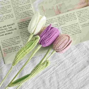 TEMU 수제 니트 튤립 꽃 3개 세트, 웨딩 파티 장식, 선생님 감사 선물, 졸업 용품, 스승의 날, 어버이날, 발렌타인데이 선물, 홈 데코에 적합하며 집, 결혼식 장식품으로 사용하기 좋습니다.