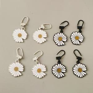 TEMU 우아한 데이지 모양 지퍼 풀, 4개, 8개 또는 10개 세트로 제공됩니다. 이 다색 합금 액세서리는 가방, 재킷, 의류, 신발 및 부츠를 향상시키는 데 이상적이며, 스타일리시하고 내구성이 뛰어난 잠금 옵션을 제공합니다.