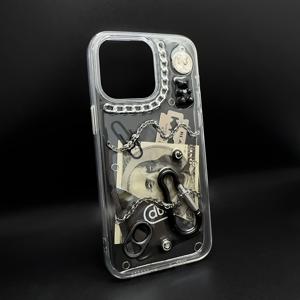 TEMU 아이폰 16/15/14/13/12/11 Pro Max에 적합한 다크하고 스타일리시한 Y2K 메탈릭 레트로 레진 폰 케이스. 독특한 디자인, 수공예, 고품질 TPU 보호, 달러 스티커, 체인 장식, 그리고 초쿨한 투명 폰 케이스가 제공됩니다.