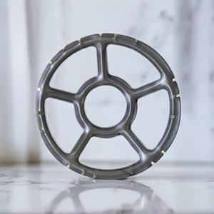 TEMU 가스레인지 버너용 튼튼한 메탈 그리드. 미끄럼 방지, 멀티 클로 디자인으로 작은 냄비 및 평면 조리 기구에 적합하며, 우유 및 기름을 데우기에 완벽합니다. 내구성이 뛰어난 주방 필수품이며, 스토브 상판 보호대 역할도 합니다.