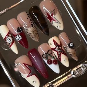 TEMU 10개입 전통 수제 롱 아몬드 모양 패션 네일 세트. 달콤한 체리, 귀여운 별, 반짝이는 라인스톤, 신비로운 디지털 아트가 특징이며, 모든 여성들이 일상복으로 착용하기에 적합합니다.