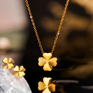 TEMU 유럽 및 미국 스타일의 네잎 클로버 스테인리스 스틸 목걸이와 귀걸이 2개 세트입니다. 독특한 디자인으로 고급스러운 느낌을 선사합니다.