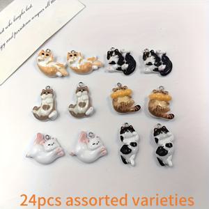 TEMU 다양한 포즈와 색상의 귀여운 고양이 펜던트 24개입 (레진 재질). 주얼리, 귀걸이, 목걸이, 폰 체인 등에 적합하며 친구 및 가족을 위한 이상적인 작은 선물입니다. 소매 및 도매로 구매 가능합니다.