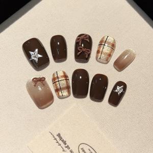 TEMU 10개 세트 정교한 핸드메이드 착용형 네일, 심플하고 귀여운 스타일, 입체 리본 패턴, 오각별, 탈부착 가능한 프레스온 네일 패드, 여성 일상 착용, 프로미, 대학생 스타일, 쇼핑에 적합. 무료 네일 액세서리 포함: 스퀘어 네일, 젤리 글루 2개, 마찰 스트립 [가을과 겨울을 위한 필수 착용형 네일]|소품샵