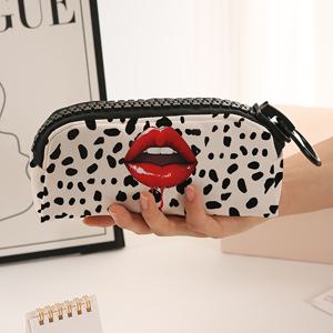 TEMU 1개, 생생한 빨간 입술 패턴이 있는 대형 지퍼 필통, 넉넉한 메이크업 가방, 펜 및 학용품에 적합한 오버사이즈 지퍼 문구 필통.|필통